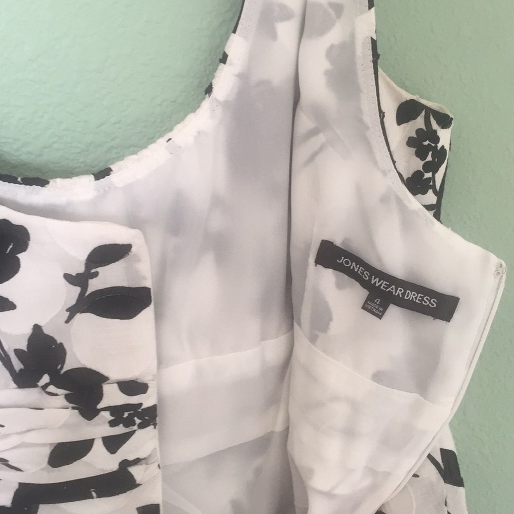 Black and white floral dress - Picture 5 of 5